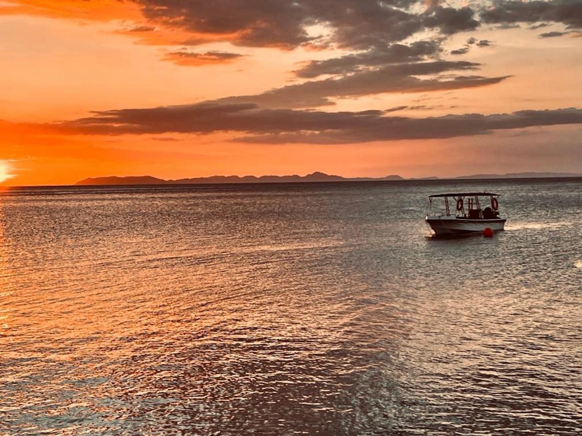Amor Laut Mabini  Kültér fotó